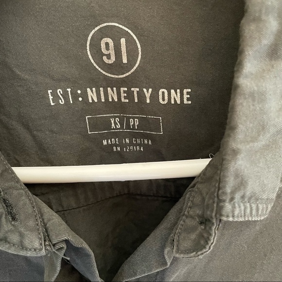 π
Ίπ Ninety One β91β Ladies Army Green Button Down shirt, Size XS - Picture 3 of 6